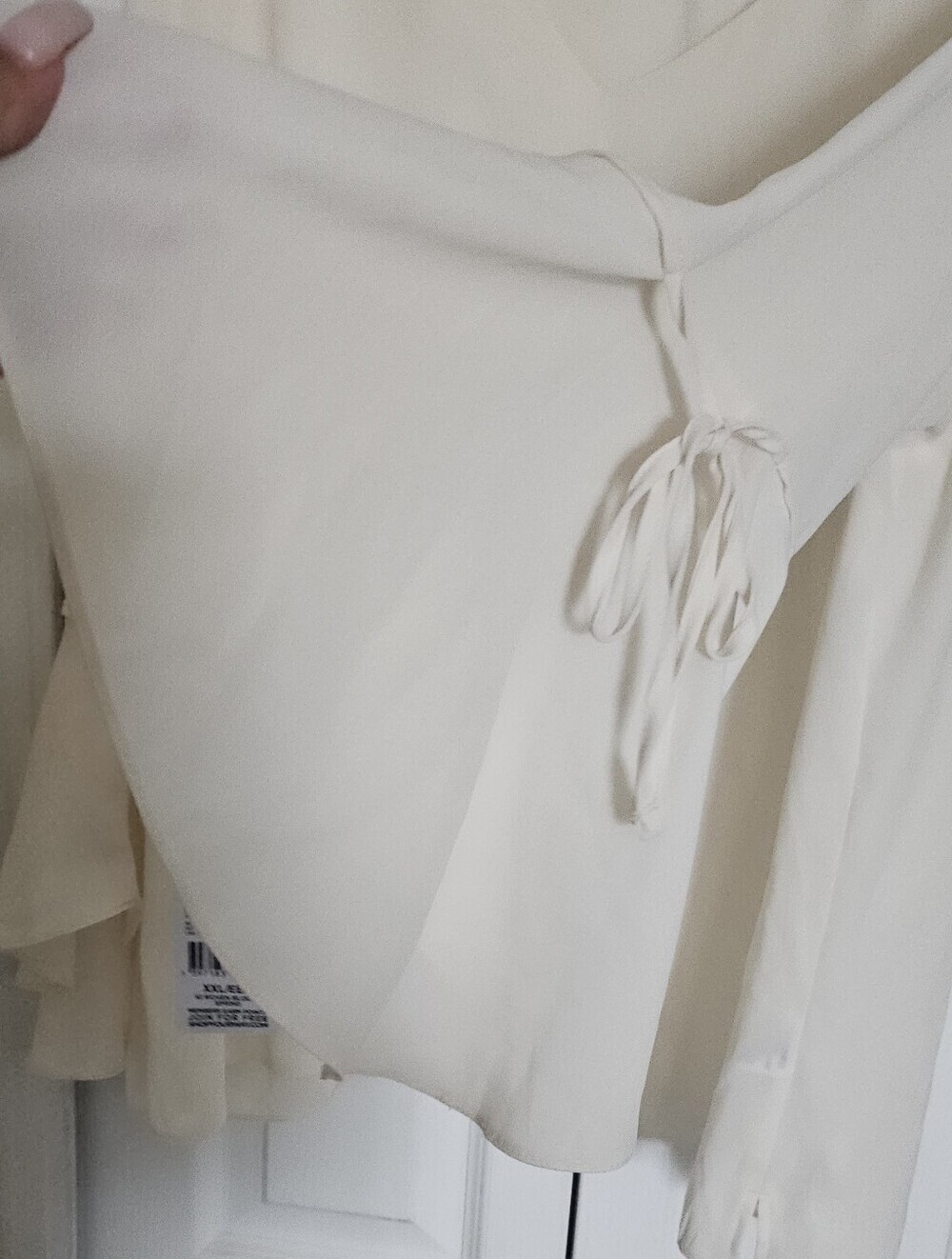 NWT Jaclyn Smith Women XXL Ivory Bell Sleeve V-Neck Blouse Flowy Boho Top - Picture 4 of 7